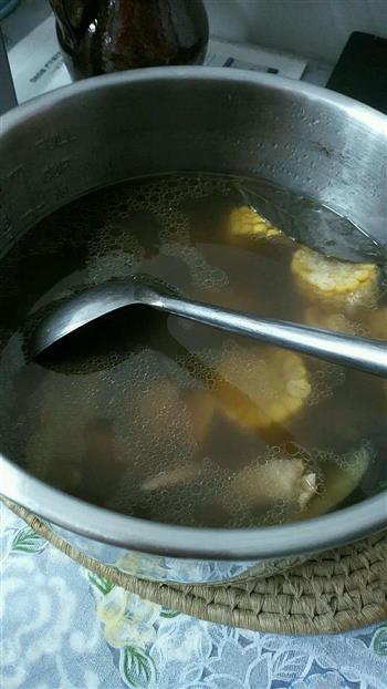 香菇炖鸡汤的做法步骤2