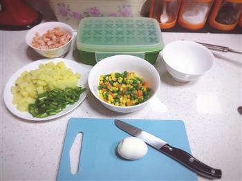 土豆虾仁蔬菜沙拉的做法步骤1
