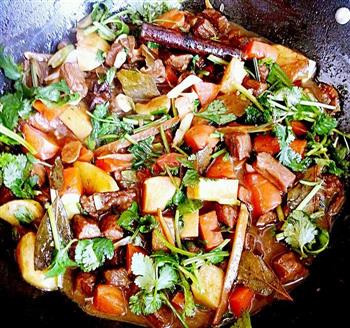 胡萝卜土豆炖牛肉丁的做法步骤4