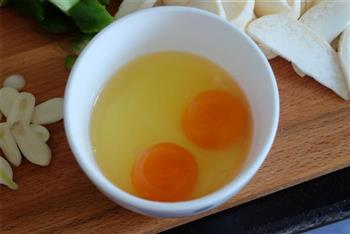 杏鲍菇炒鸡蛋的做法步骤3