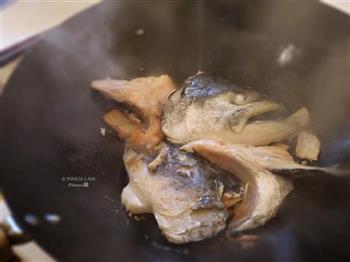三文鱼头豆腐汤的做法步骤4