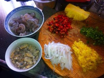 泰式海鲜炒饭的做法步骤2