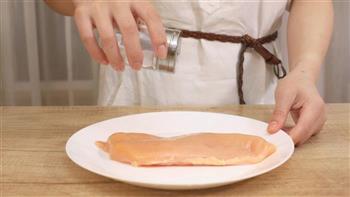 香煎鸡胸肉—迷迭香的做法步骤1