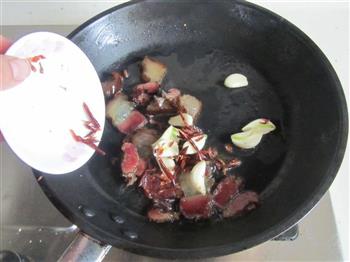 腊肉炒手撕包菜的做法步骤4