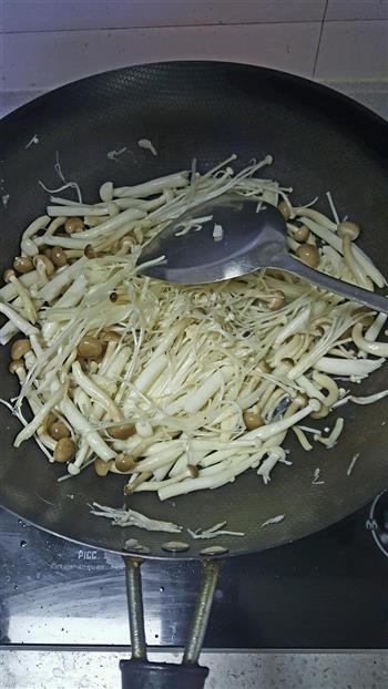 菌菇汤的做法步骤2