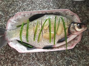 清蒸鳊鱼-专为小白准备的做法的做法步骤2