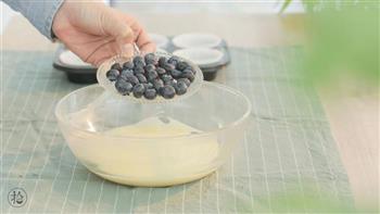蓝莓酸奶马芬的做法步骤4