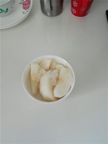 川贝冰糖炖雪梨汤的做法图解2