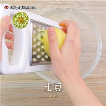 秋葵鸡蛋土豆饼的做法步骤1