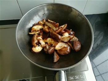 香菇炒肉块的做法步骤5