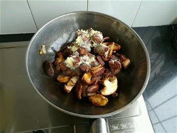 香菇炒肉块的做法步骤6