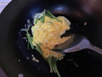 韭菜炒蛋的做法步骤3