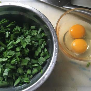 鸡蛋韭菜盒子，温中补阳营养好的做法步骤3