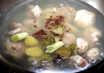 黄豆海带猪蹄汤的做法图解2