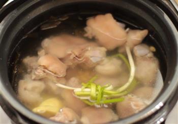黄豆海带猪蹄汤的做法步骤3