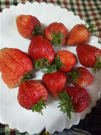 草莓奥利奥盆栽的做法步骤2