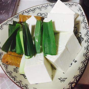 鱼杂炖豆腐的做法步骤2