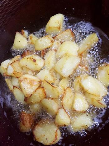 黄金土豆焖鸭的做法步骤1