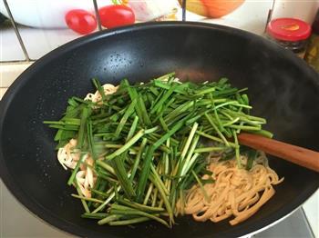 豆皮韭菜炒肉丝的做法步骤9