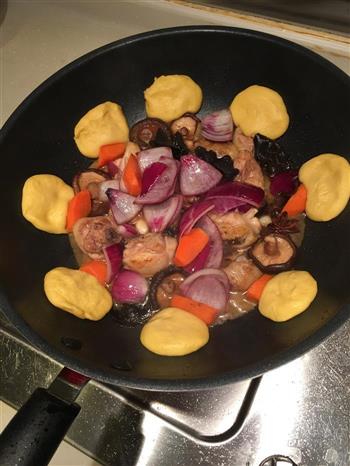 香菇木耳焖鸡+玉米饼锅贴的做法图解9