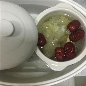 春日养颜排毒餐，丑耳红豆薏米汤的做法步骤4
