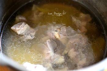 豆芽排骨汤的做法步骤2
