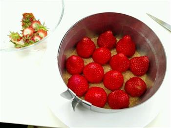 草莓芝士蛋糕—一款经典简单的芝士蛋糕的做法步骤5