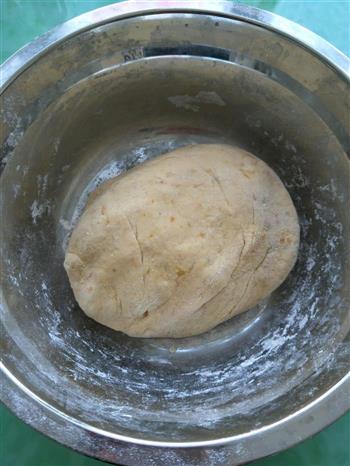 地瓜豆沙发面饼的做法步骤3