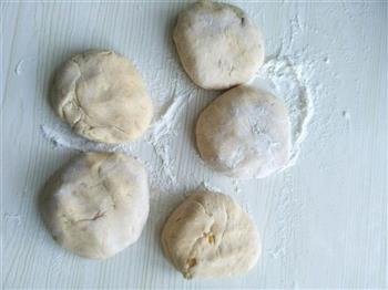 地瓜豆沙发面饼的做法步骤6