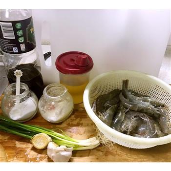 百分百成功率的蒜蓉蒸虾的做法步骤1