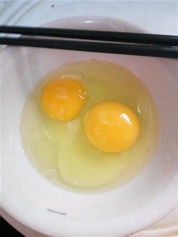 煎鸡蛋馒头片的做法步骤2