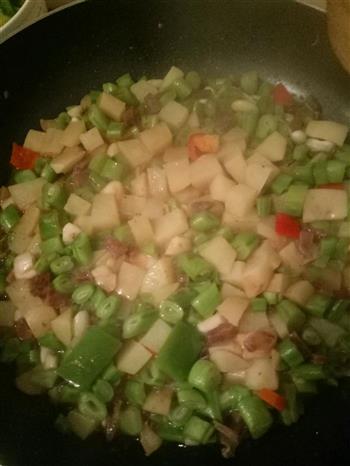 四季豆腊肉土豆的做法步骤5