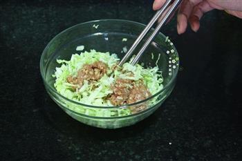 大白菜猪肉抱蛋锅贴的做法步骤10
