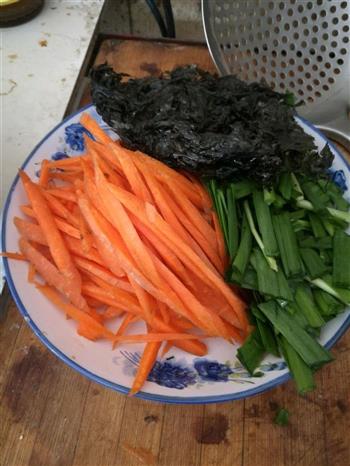 两人午餐 炒热干面 和紫菜汤的做法步骤1