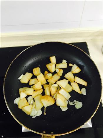 椒盐土豆块的做法步骤5