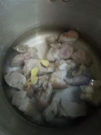 冬瓜薏米猪脚汤的做法步骤1