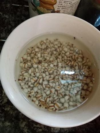 冬瓜薏米猪脚汤的做法步骤2