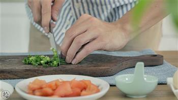 紫菜饭团&鸡腿菇蛋花汤的做法步骤4