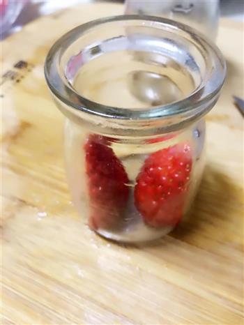 有爱的草莓布丁的做法步骤4