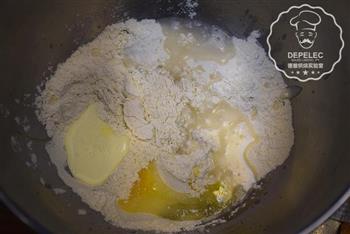 德普烤箱食谱—奶酥香蕉面包的做法步骤5