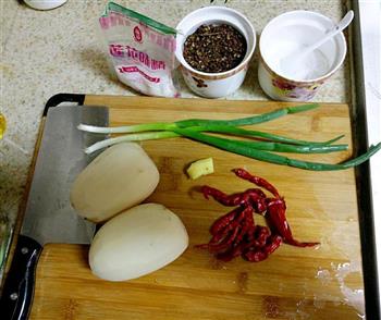 辣炒藕片  
一道特别适合卷煎饼吃的菜的做法步骤1