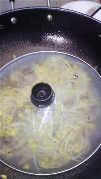 豆芽炒肉的做法步骤5
