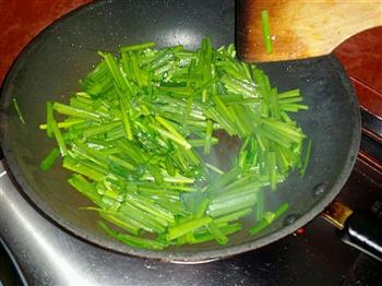 韭菜炒豆皮的做法步骤4