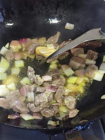 老坛酸菜牛肉面的做法步骤3