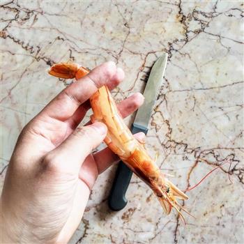 椒盐阿根廷红虾的做法图解2