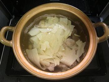 腐竹银杏瘦肉汤的做法图解3