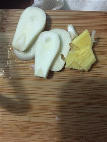 韭菜蘑菇炒肉丝的做法步骤2