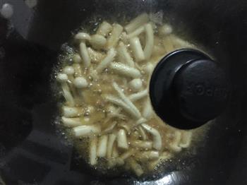 韭菜蘑菇炒肉丝的做法步骤7