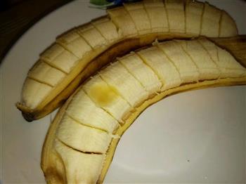 微波炉烤香蕉的做法步骤1