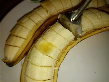 微波炉烤香蕉的做法步骤2